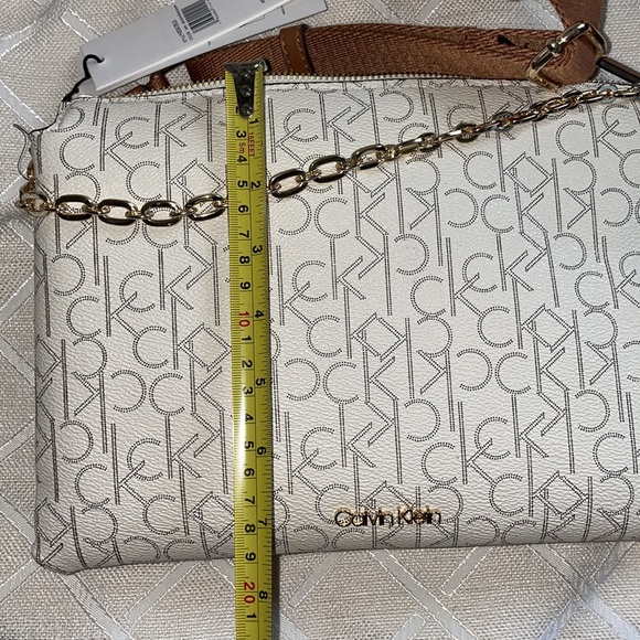 SOLD ๐ฅ๐ฅ2 IN 1 CROSSBODY CALVIN KLEIN BAG - Picture 14 of 17
